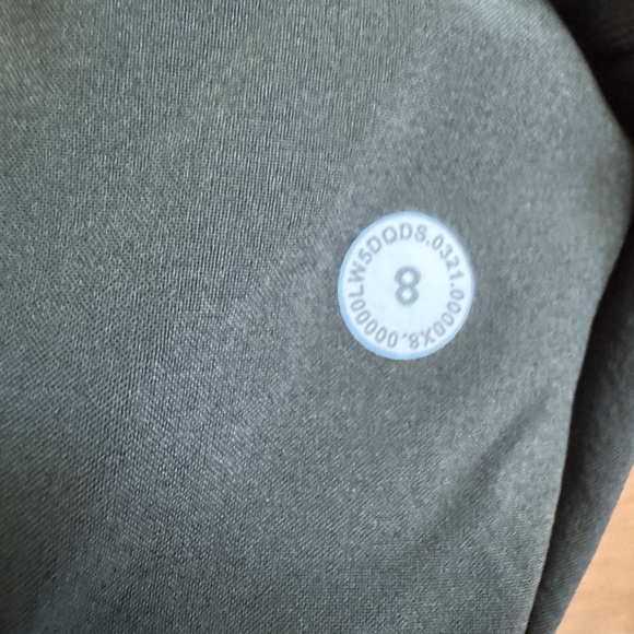 Lululemon women’s joggers dark Green - Picture 3 of 3